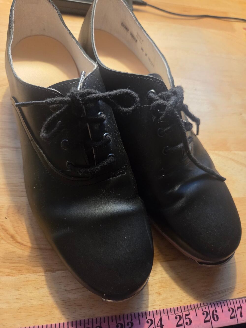 Size 9 and 1/2 wide black tap shoes